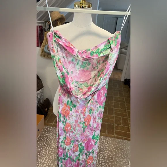 Bobbles&Lace Dress - Picture 2 of 3